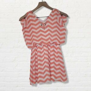 Speechless Dress Peach and White Chevron Girls Size Small Split Sleeve